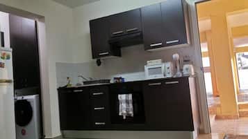 Departamento | Cocina privada | Refrigerador, microondas, horno y parrilla de estufa