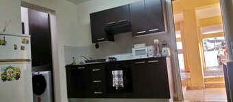 2br-7 Guests-free Parking-pool-aircon