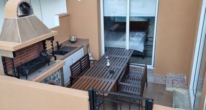 2br-7 Guests-free Parking-pool-aircon