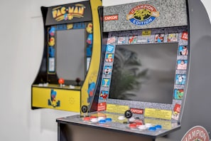 Game room - Harmony House, Sleeps 8 (Decatur)