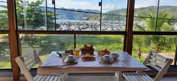 Petit déjeuner buffet compris tous les jours