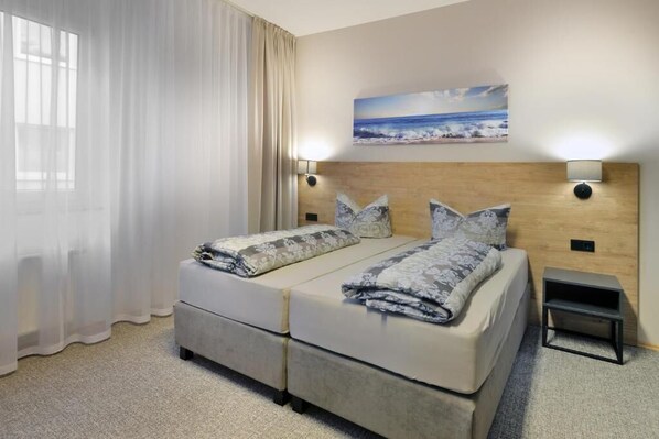 Habitación doble Confort | Escritorio, espacio para trabajar con laptop y wifi gratis