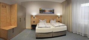 Comfort Double Room | Desk, laptop workspace, free WiFi, bed sheets - BELLEVUE Boardinghouse (Lichtenfels)