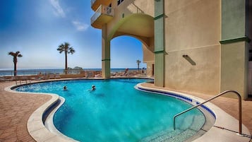 Piscine couverte, piscine chauffée