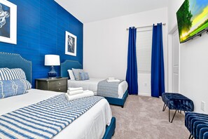 12 habitaciones, tabla de planchar con plancha y cuna de viaje 