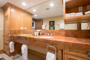 Suite, 3 chambres | Salle de bain