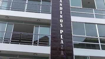 Vista frontal de la propiedad