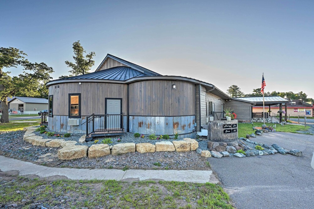 Massive Hatfield 'Loon Lodge' w/ Roller Rink