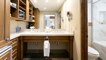 Room, 1 Bedroom | Bathroom