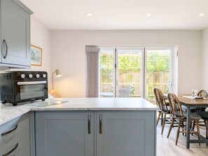 Réfrigérateur, micro-ondes, four, lave-vaisselle