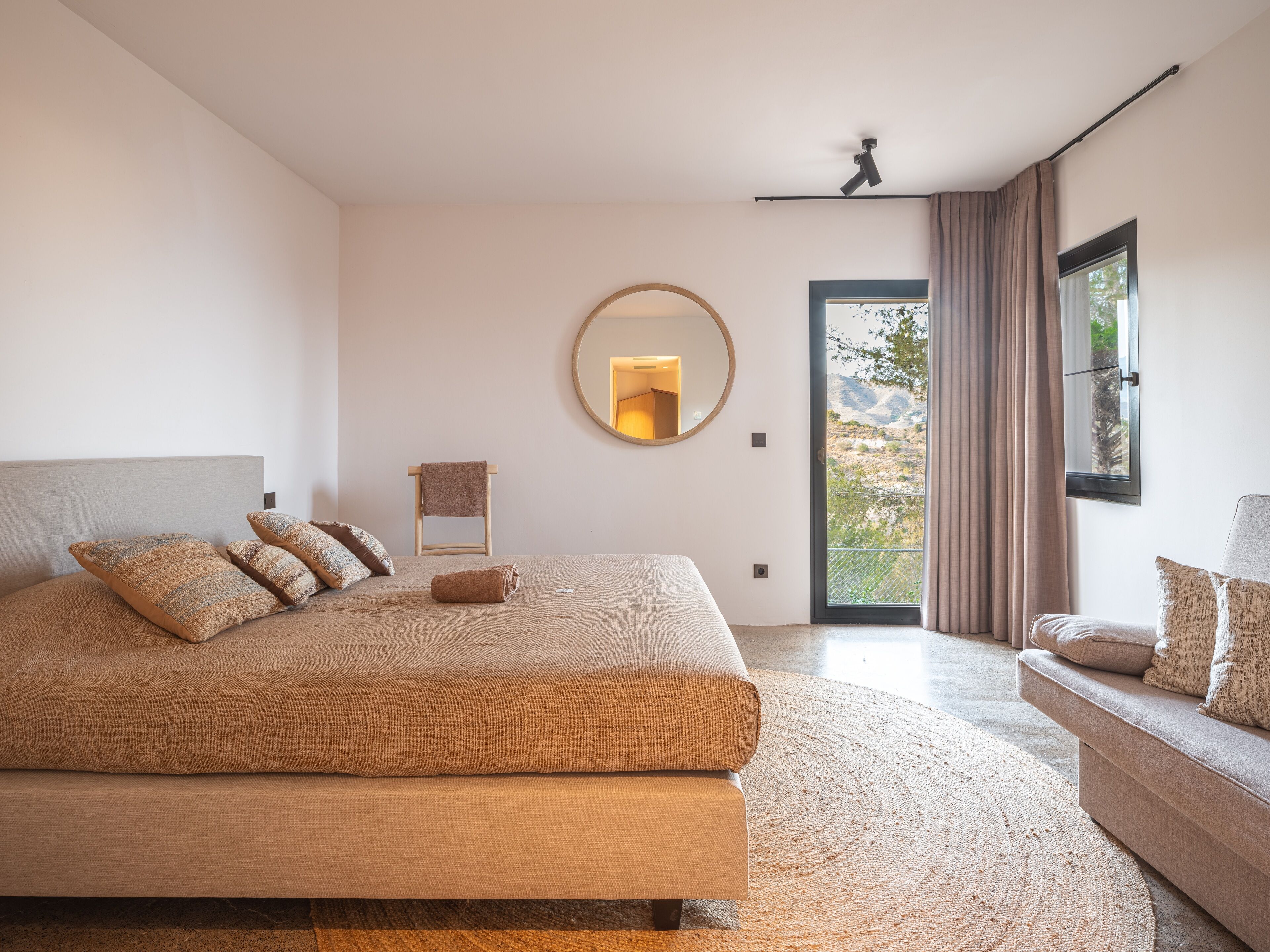 Extraordinary luxury villa on top off the sea with 9 bedrooms, private pool, bar