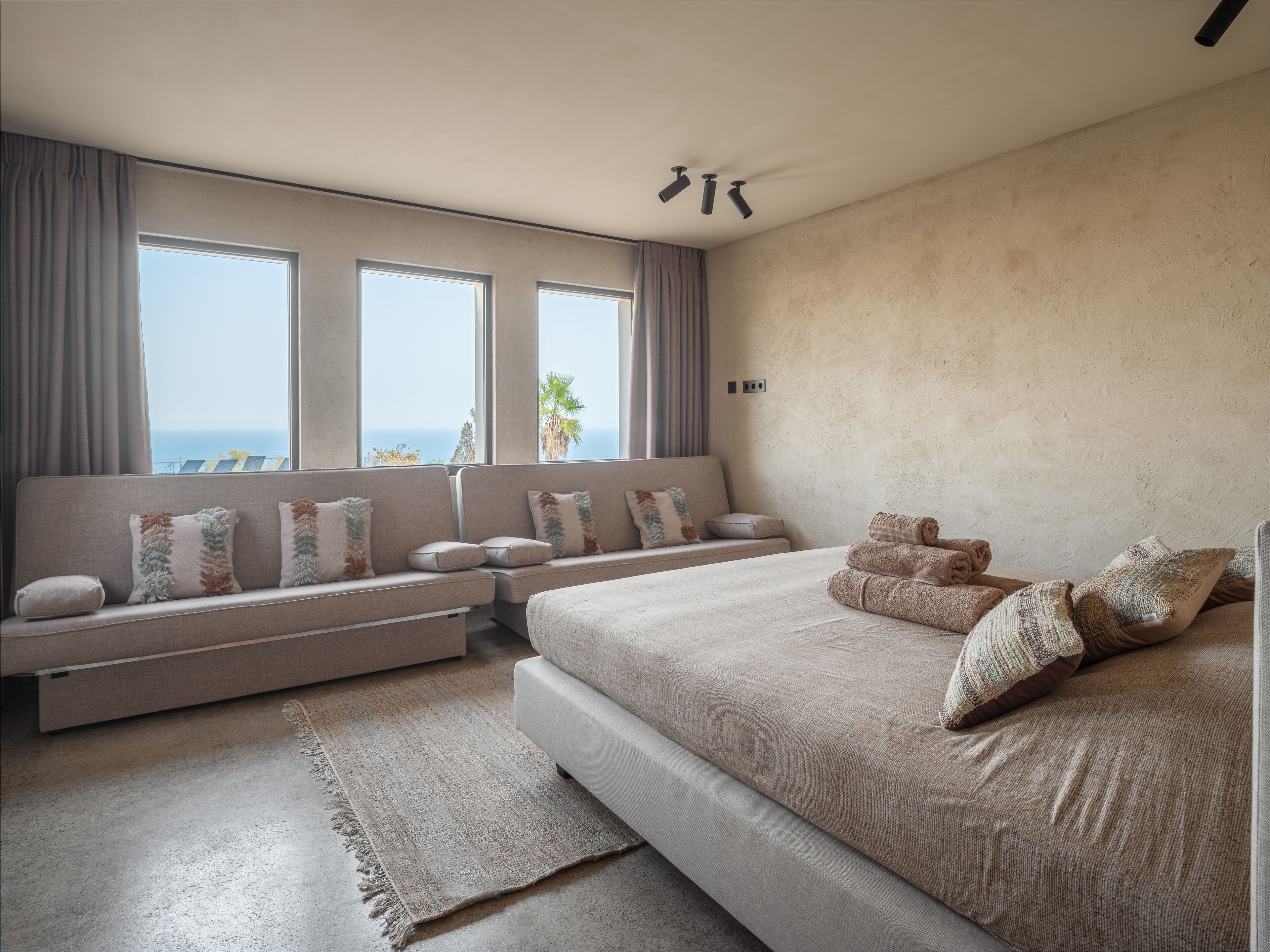 Extraordinary luxury villa on top off the sea with 9 bedrooms, private pool, bar