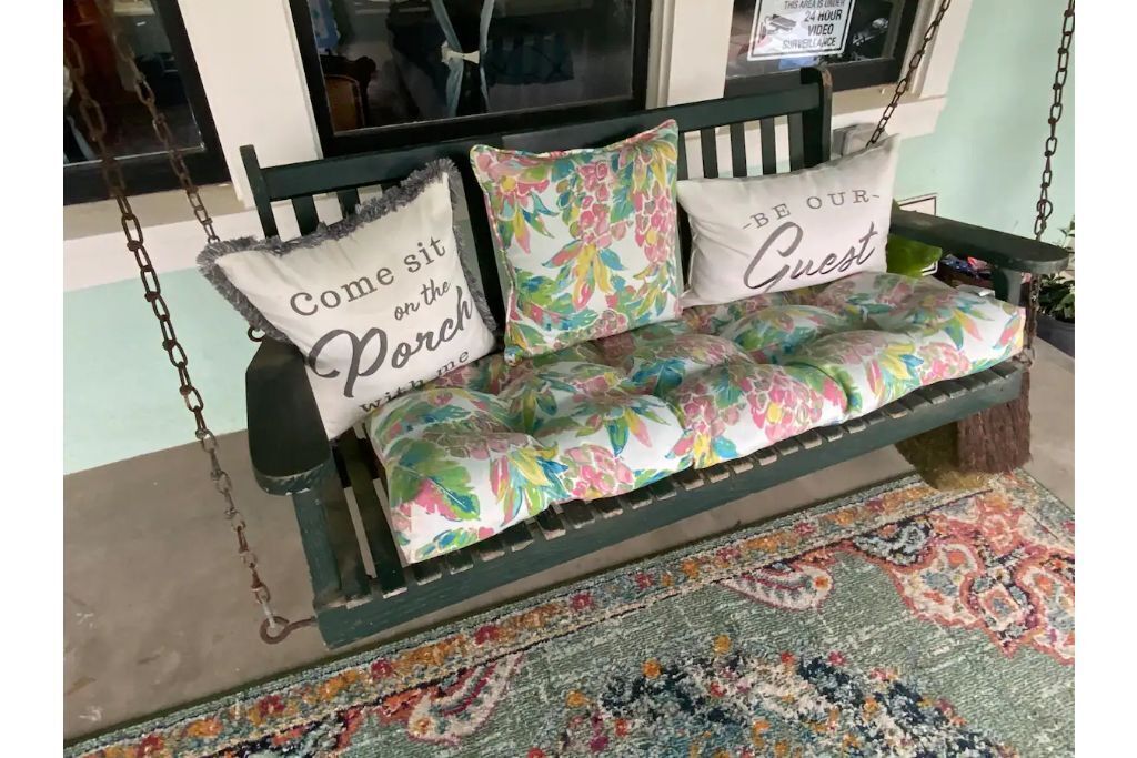 Victorian 1920s 5 bdrm w/ Pool, antiquer’s dream