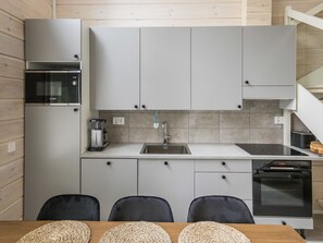Fridge, microwave, dishwasher, cookware/dishes/utensils