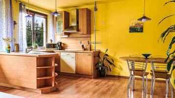 冰箱、微波炉、厨具/餐具