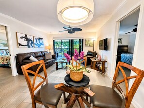 Living area - Park Shore Resort-Deluxe Top Floor, BLDGE#332 (Park Shore Resort)