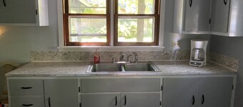 SPORTSMAN/COUPLES RETREAT. Close to Lakes, Rivers, & Beautiful Ludington