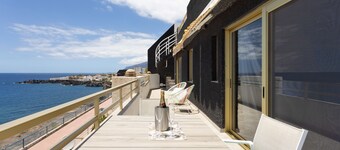 Spectacular Duplex Seafront with Awesome views and sunset !!!