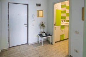 Estudio, 1 cama Queen size | 1 habitación, tabla de planchar con plancha, wifi gratis y ropa de cama 