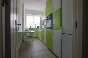 Studio, 1 Queen-Bett | Eigene Küche | Kühlschrank, Mikrowelle, Ofen, Herdplatte