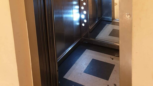 An elevator with a metallic interior, a digital display, and a series of lights on the wall. - Stunning Green Studio 43 (Chiajna)