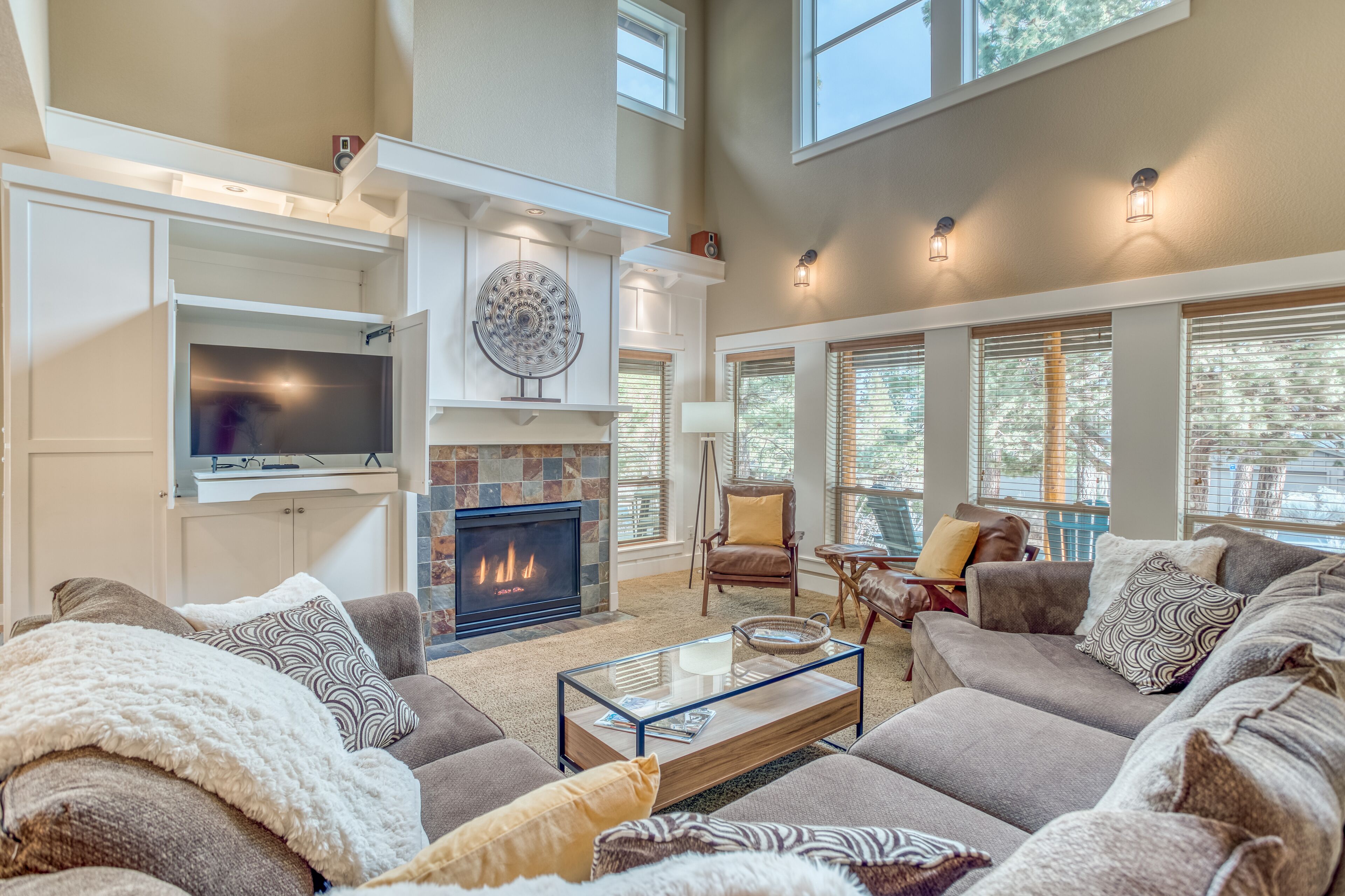 Gorgeous Home with Mt. Bachelor Village Amenities Perched Above Deschutes!