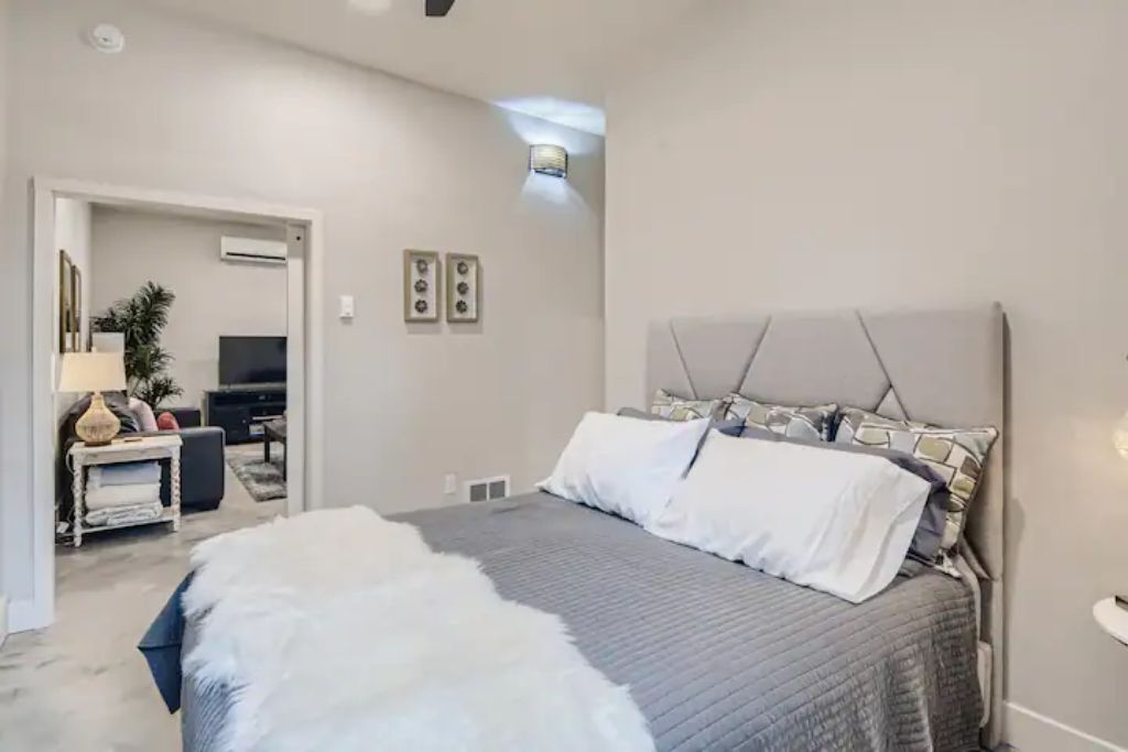 2 bedrooms, desk, iron/ironing board, free WiFi