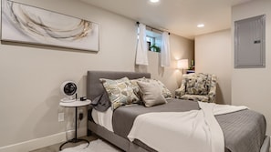 2 bedrooms, in-room safe, desk, iron/ironing board