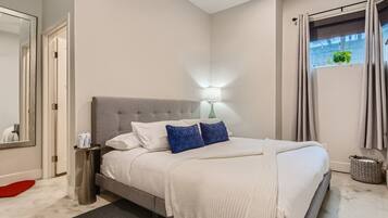 2 bedrooms, desk, iron/ironing board, free WiFi