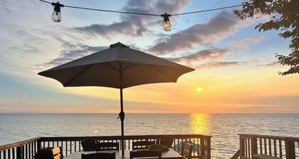 Lakefront Getaway at Renshaw Bay