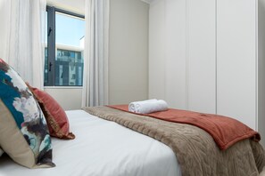 2 habitaciones, tabla de planchar con plancha, wifi y ropa de cama 