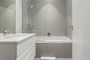 Combined shower/bathtub, hair dryer, towels, toilet paper