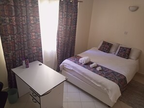 2 camere, una scrivania, Wi-Fi