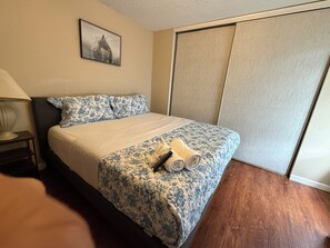 2 bedrooms, desk, free WiFi, bed sheets