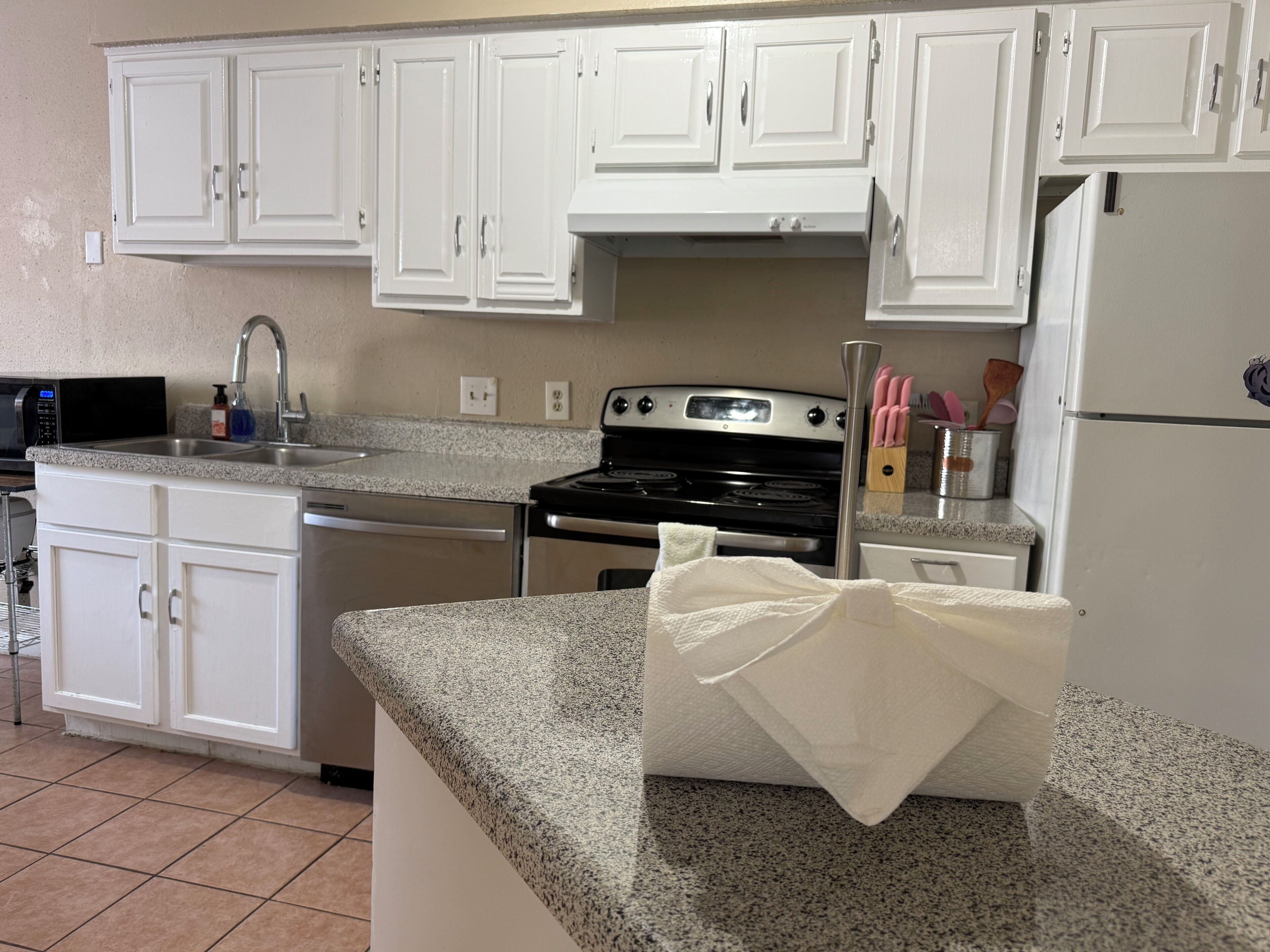 Refrigerador, microondas, horno, placa de cocina