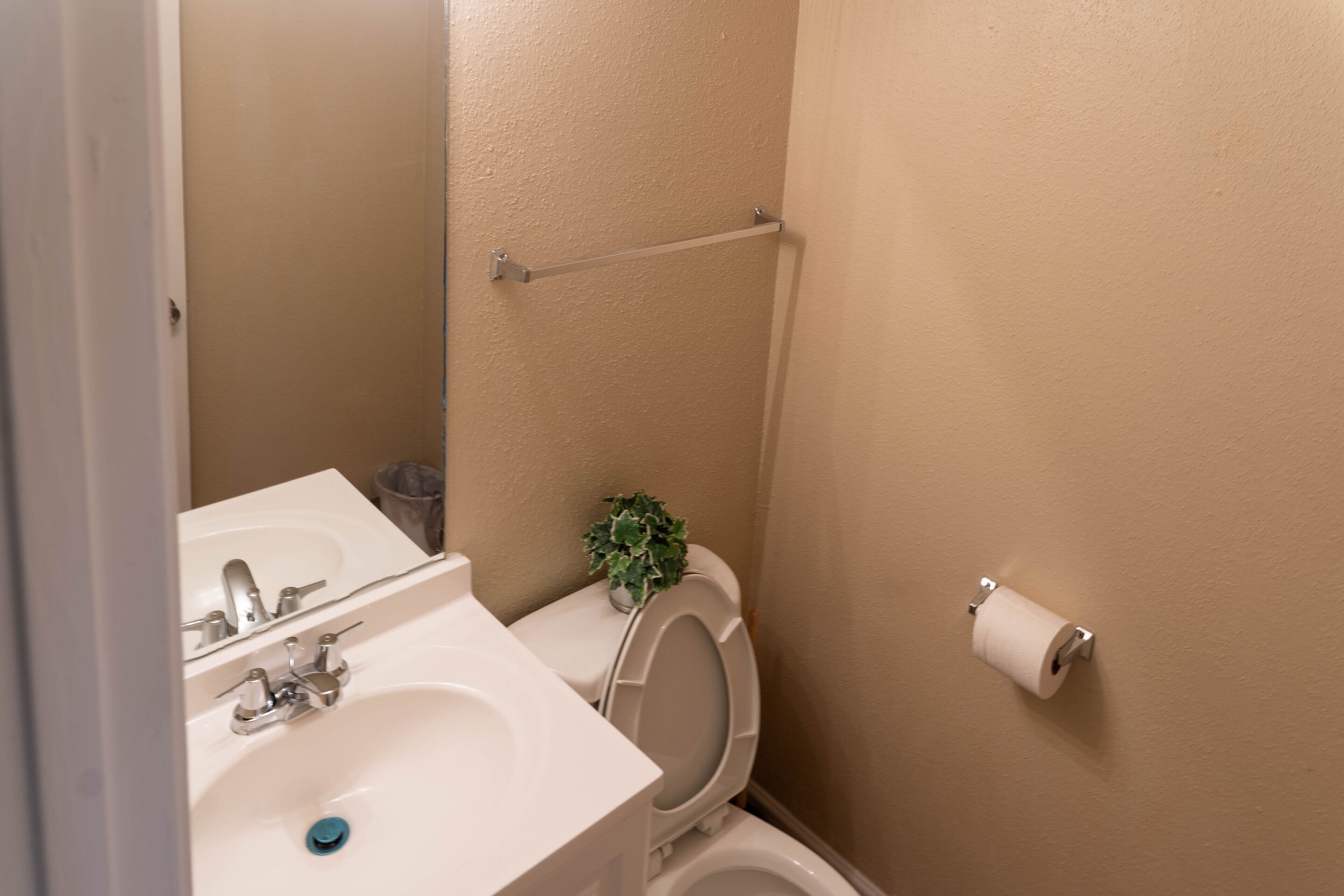 Cln Apt Energy Corridor Cls to Shp Med Ctr NRG 2BR