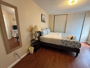 2 bedrooms, desk, free WiFi, bed sheets - The Sweet Spot: Cozy & Cute 2BR/ 2BA in Asiantown (Houston)