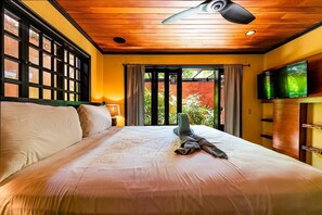 3 bedrooms, iron/ironing board, travel cot, free WiFi - Villas Cerca Del Mar 10, private pool, easy beach access and spacious (Playa Langosta)