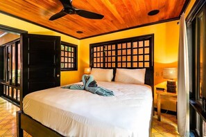 3 habitaciones, tabla de planchar con plancha y cuna de viaje