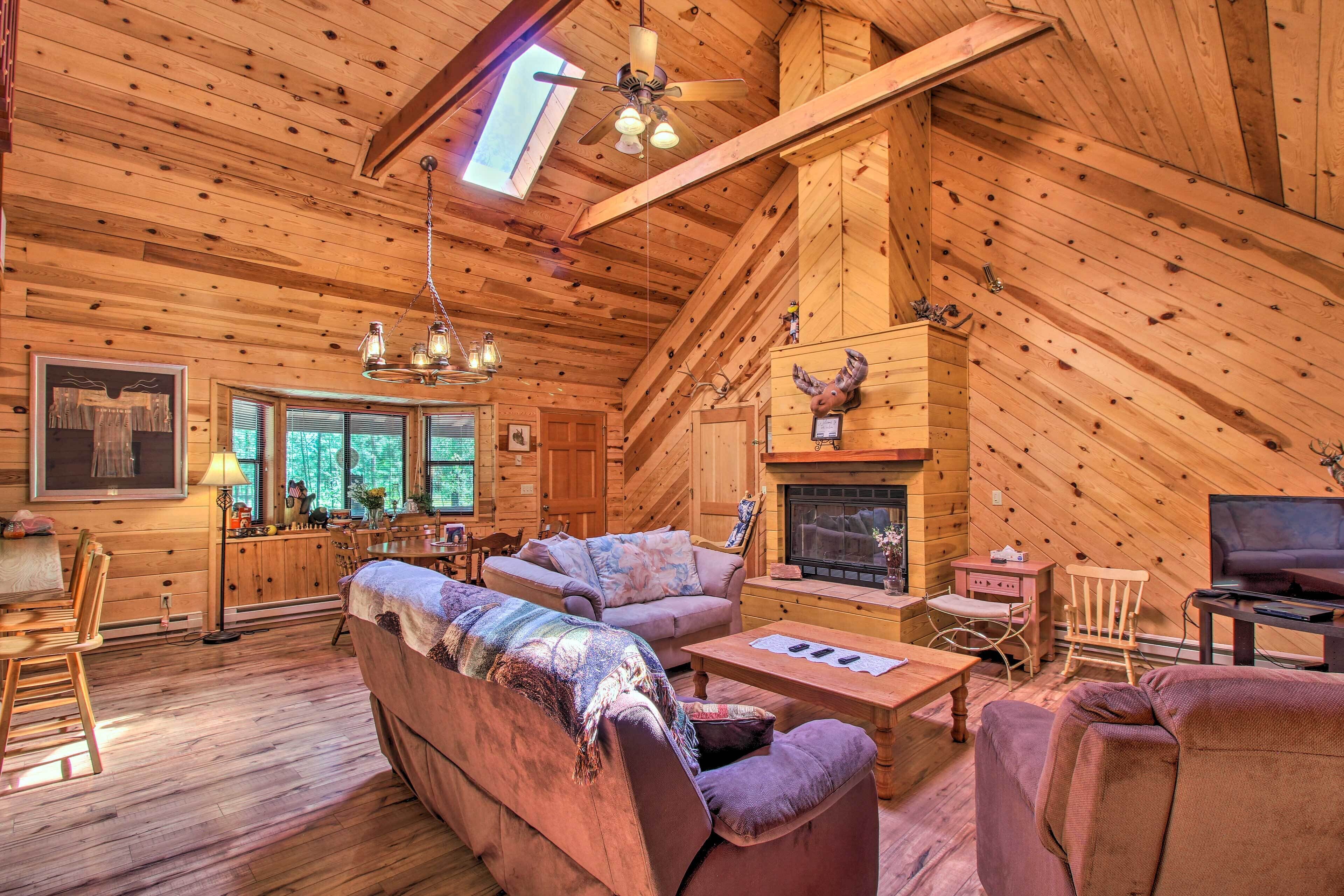 Pinetop Cabin + Deck & Treehouse: Hike & Golf