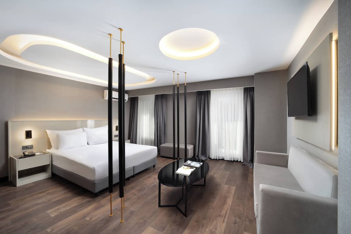 Premium bedding, minibar, in-room safe, desk