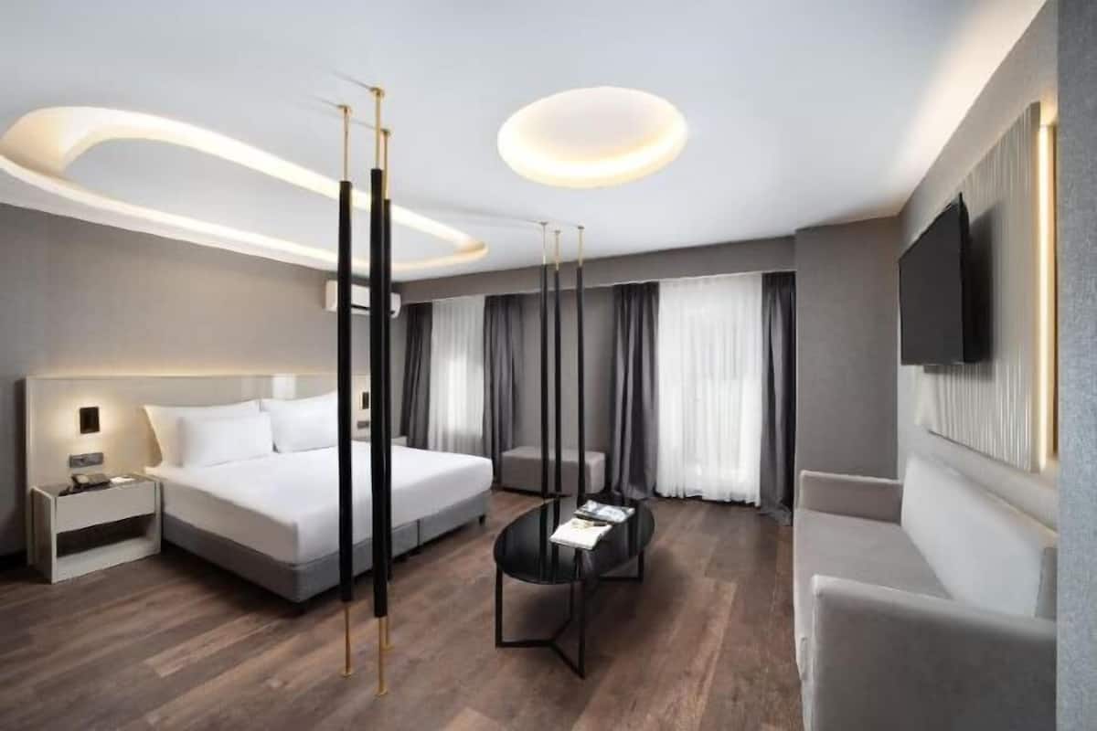 Premium bedding, minibar, in-room safe, desk