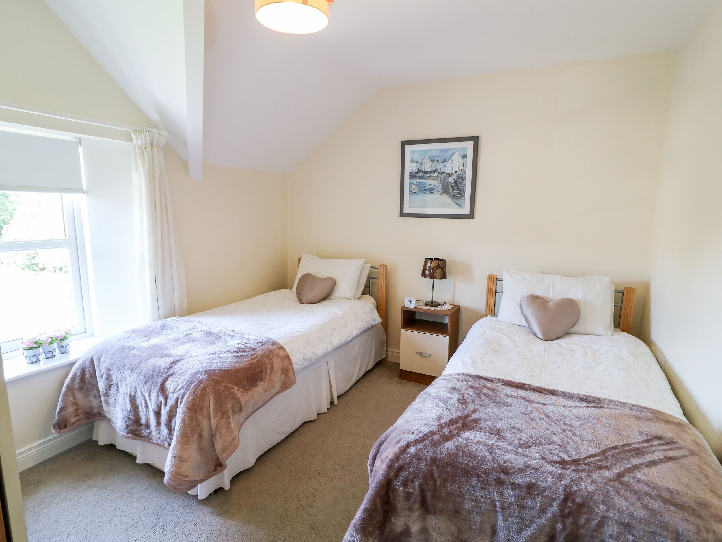 3 kamar tidur dan didekorasi berbeda-beda