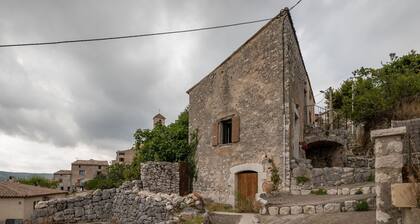 Lou Baoumoun - Studio Apartment, Sleeps 2