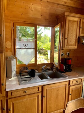 Fridge, microwave, oven, coffee/tea maker