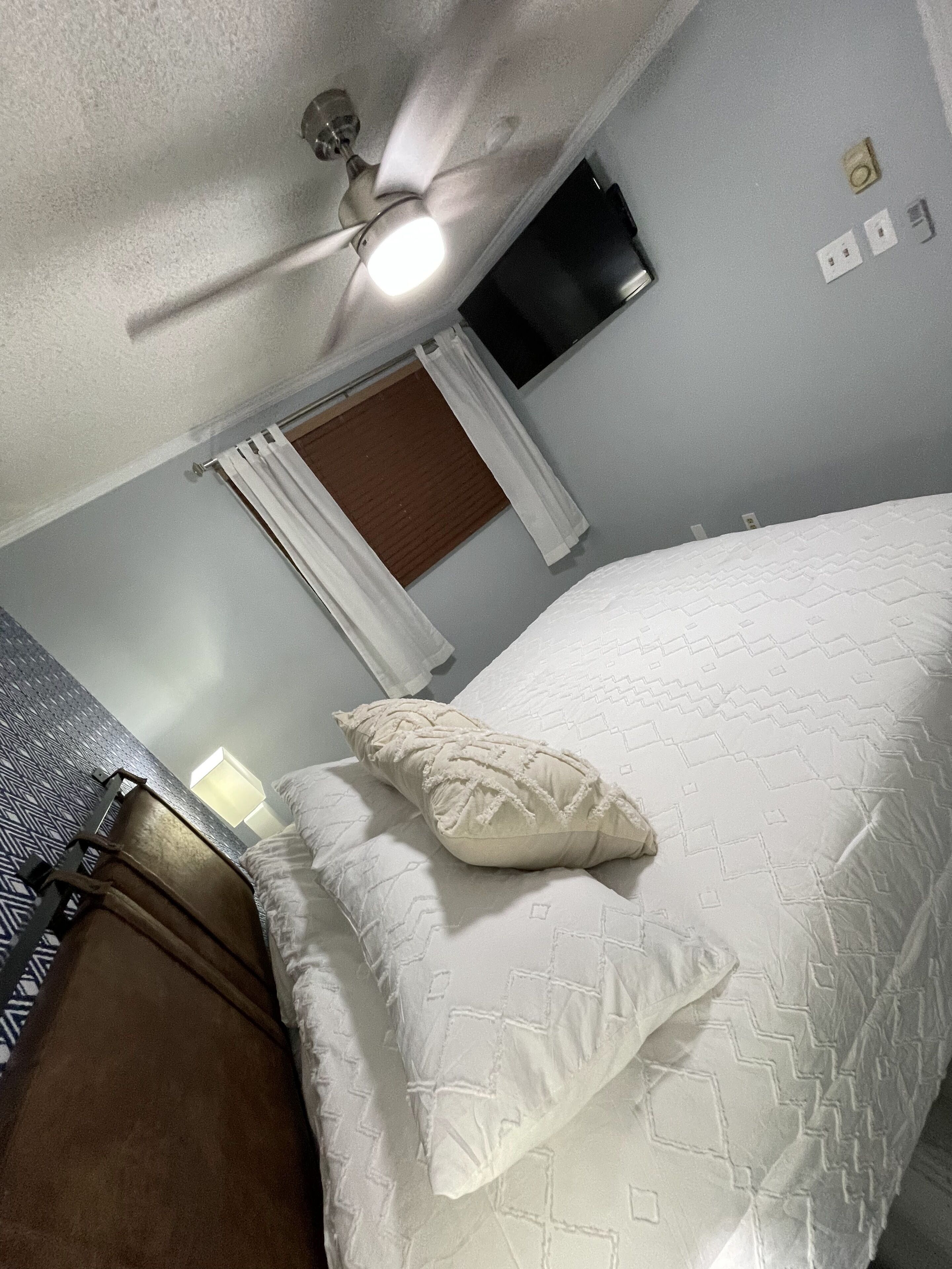 Top floor Ski-in/Ski-out 1 br at Snowshoe Mountain Lodge w/ NEW private balcony!