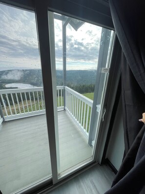 Interior - Top floor Ski-in/Ski-out 1 br at Snowshoe Mountain Lodge w/ NEW private balcony! (Snowshoe)