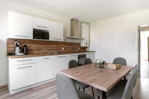 Kühlschrank, Mikrowelle, Ofen, Geschirrspüler