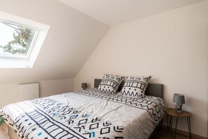 2 chambres, fer et planche à repasser, draps fournis