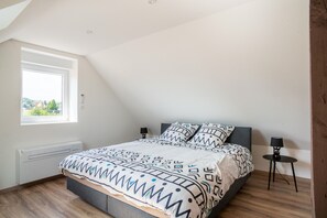 1 bedroom, iron/ironing board, bed sheets